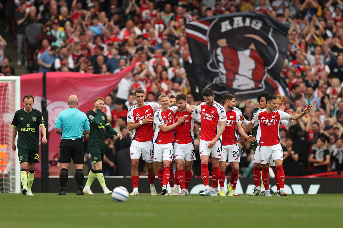 广东一夜3消息！杜锋或重返国家队，胡明轩遭围攻，徐杰沉冤得雪