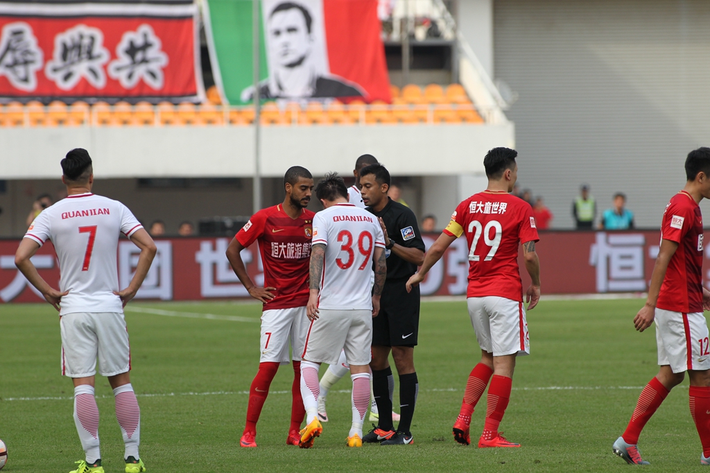 球队战术执行高效，连胜势头不减